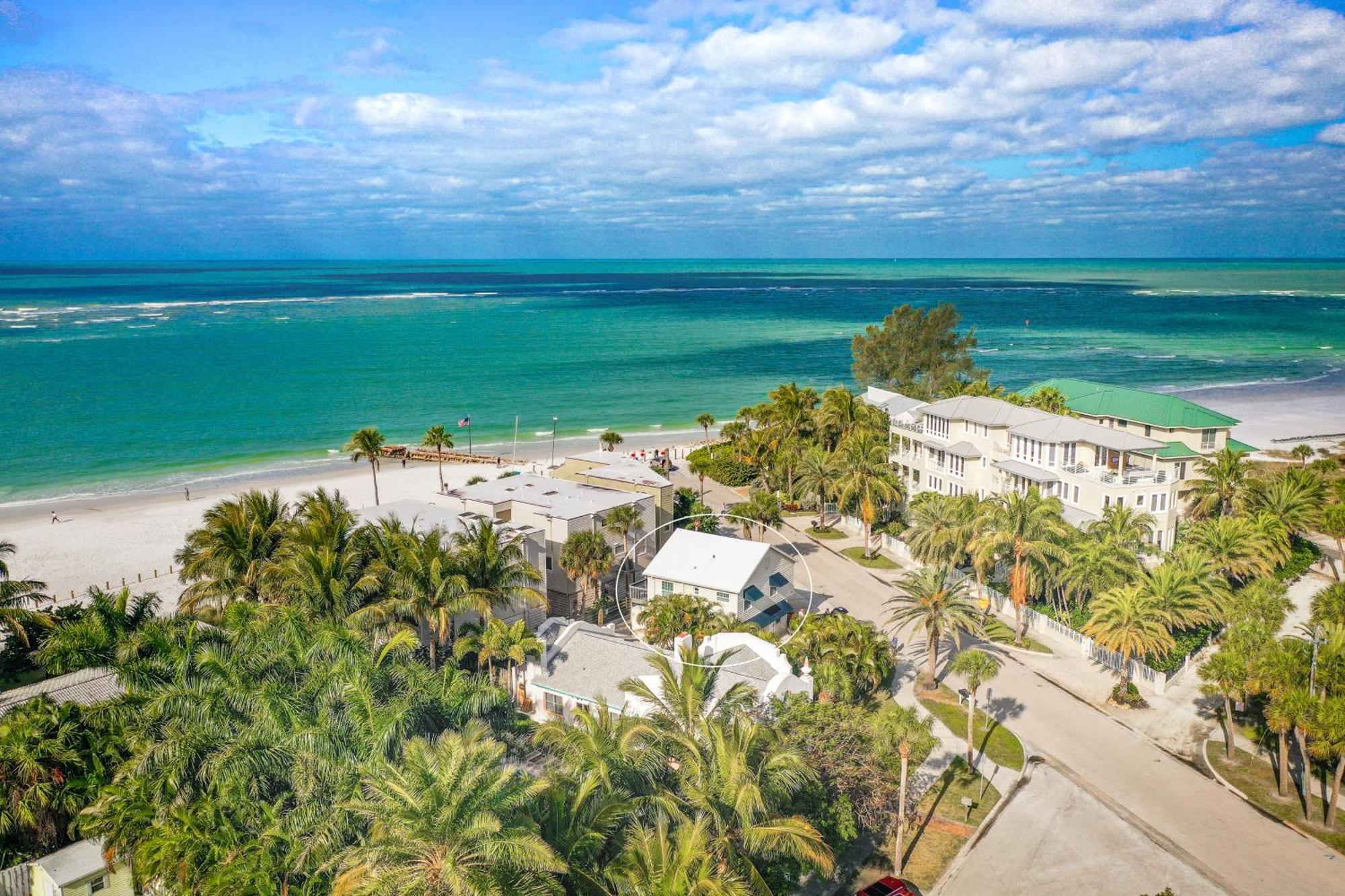 Parrot Beach Cottages Siesta Key Rum bild