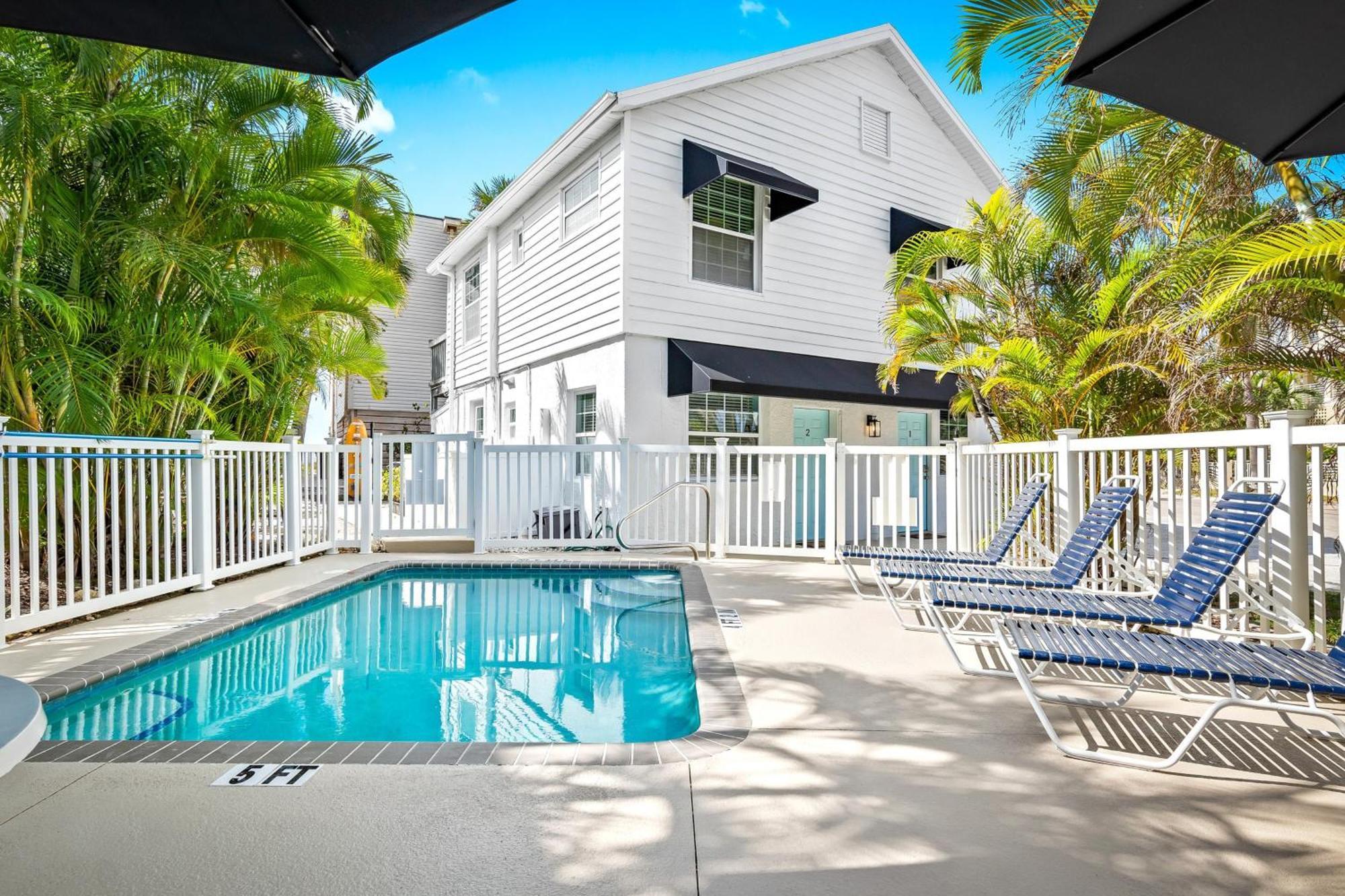 Parrot Beach Cottages Siesta Key Rum bild